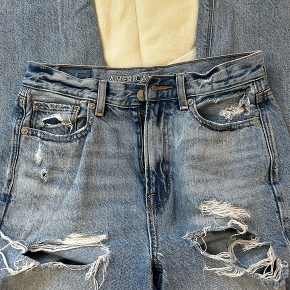 American eagle ripped jeans - Picture 3 of 5